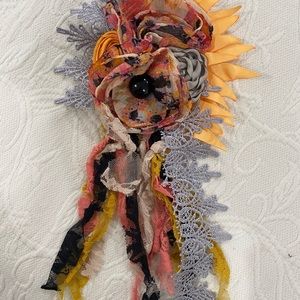 Multi colors flower pin